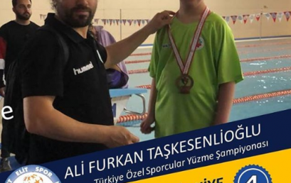 Türkiye Özel Öğrenciler Yüzme Şampiyonası Serbest Stil 4.Olan ALİ FURKAN TAŞKESENLİOĞLU VE Antrenörümüz BORA UÇAR tebrik Ederiz.